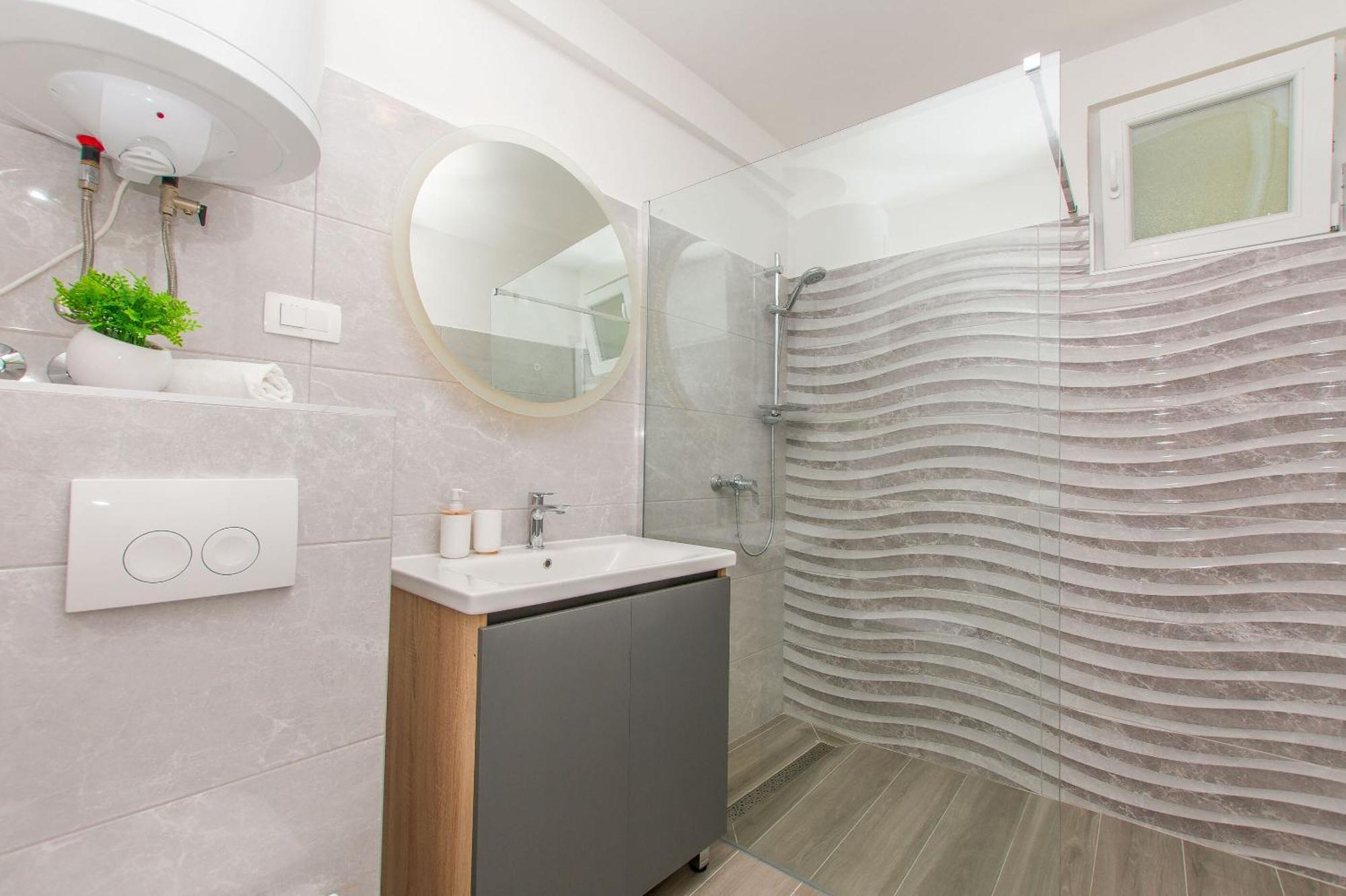 Apartment Petea Omis Exterior photo
