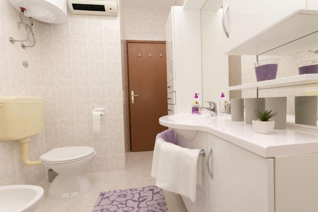 Apartment Petea Omis Room photo